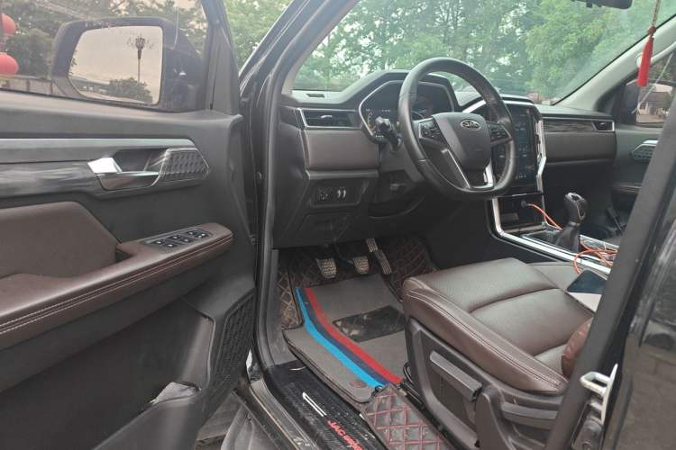 Used JAC Group Hantoo 2021 2.0T Commercial Version Manual Diesel 4x4 Elite Trim with Dual HFC4DB2-2E Interior 3