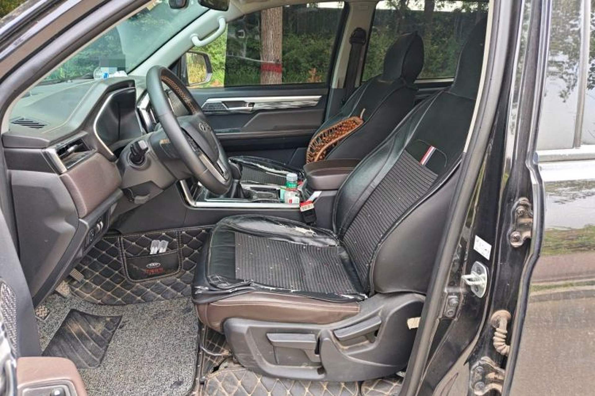 Used JAC Group Hantoo 2021 2.5T Commercial Version Manual Diesel Two-Wheel Drive Elite Plus – Big Double Cabin JE4D25Q6B Left Front Seat
