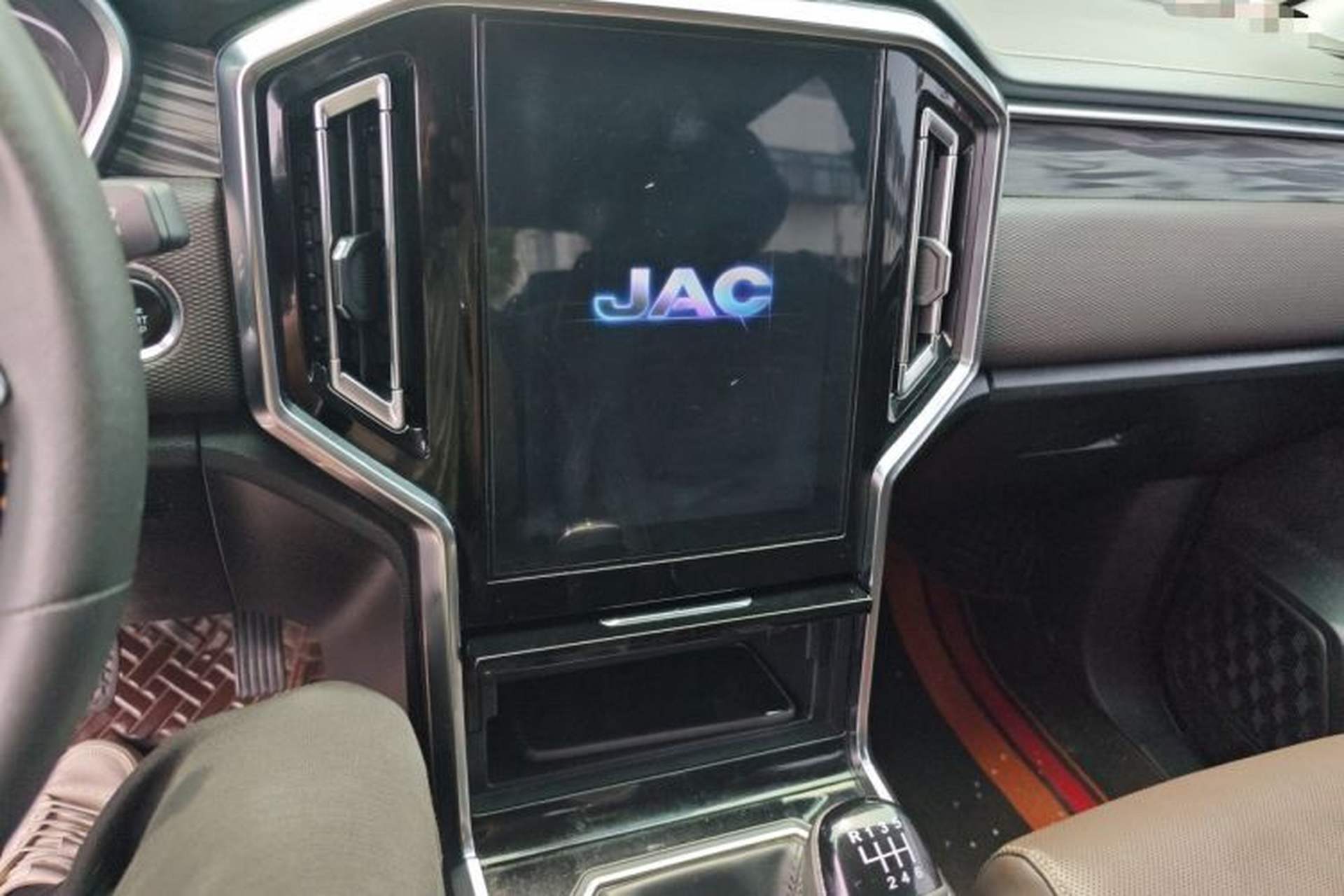 Used JAC Group Hantoo 2021 2.0T Commercial Version Manual Diesel Two-Wheel Drive Elite Large Double Cabin HFC4DB2-2E Audio And AC Panel