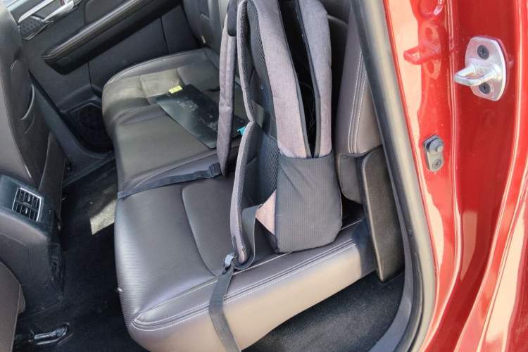 Used JAC Group Hantoo 2021 2.0T Commercial Version Manual Diesel Two-Wheel Drive Elite Trim with Dual HFC4DB2-2E Interior 4