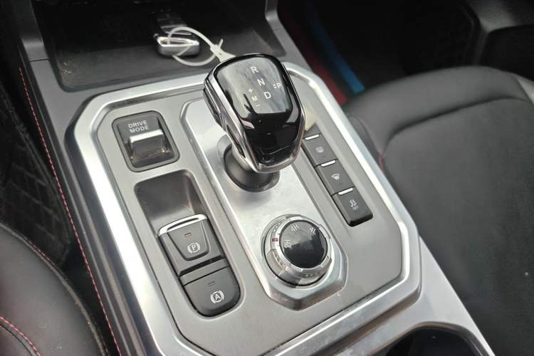 Used JAC Group Hantoo 2023 2.0T Automatic Diesel 4x4 Elite Plus Gear Lever