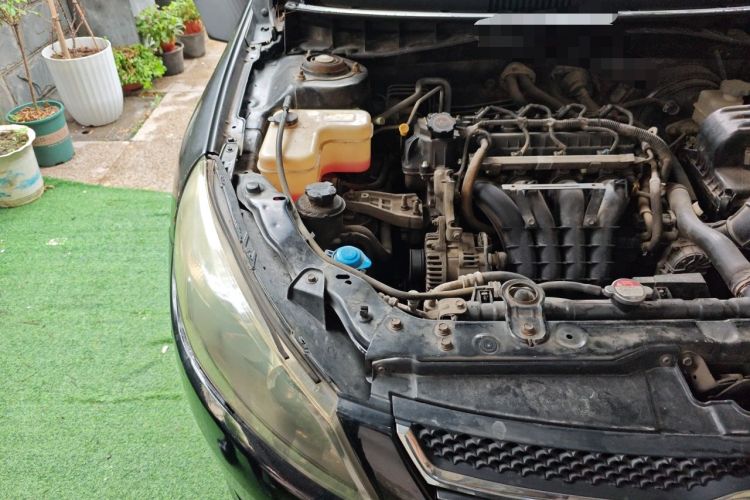 Used JAC Group Heyue 2011 1.5L Manual Luxury Edition Engine Bay Right