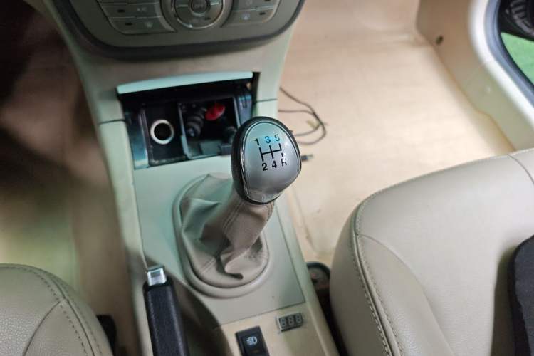 Used JAC Group Heyue 2011 1.5L Manual Luxury Edition Gear Lever