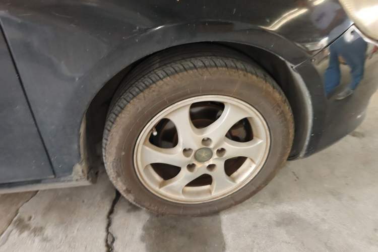 Used JAC Group Heyue 2011 1.8L Manual Luxury Business Model Right Front Wheel Hub