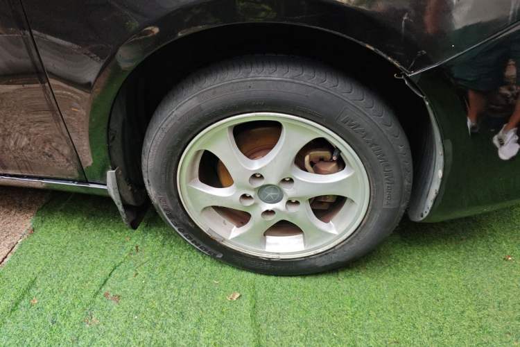 Used JAC Group Heyue 2011 1.5L Manual Luxury Edition Right Front Wheel Hub