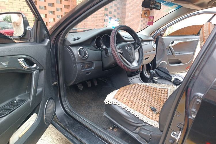 Used JAC Group Heyue 2012 1.5L Manual Luxury Version Driver Seat