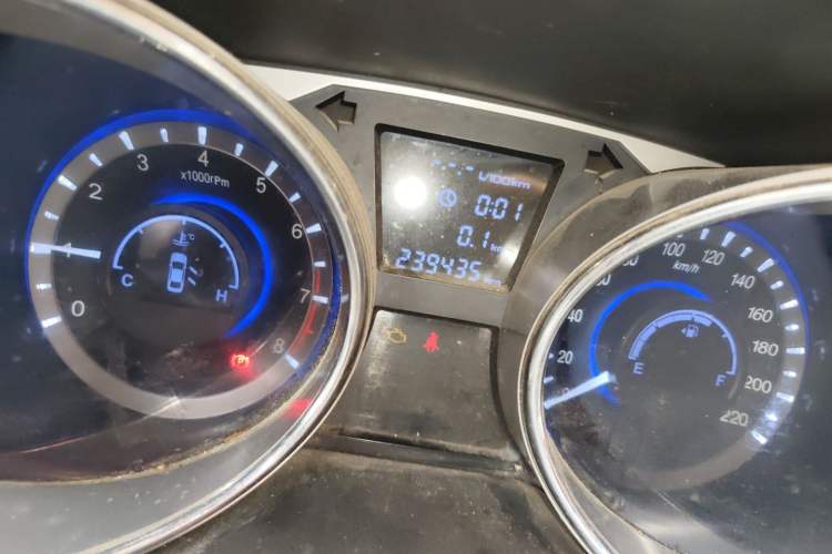 Used JAC Group Heyue 2012 1.5L Manual Luxury Version Odometer Close Up