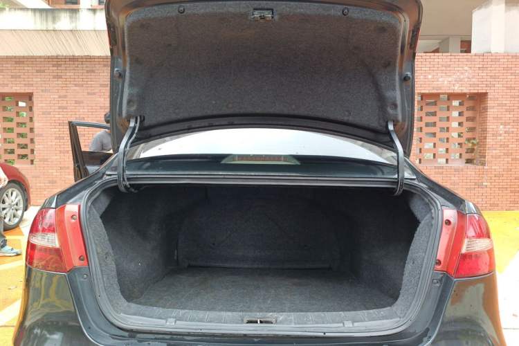 Used JAC Group Heyue 2012 1.5L Manual Luxury Version Trunk