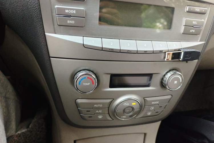 Used JAC Group Heyue 2012 1.5L Manual Luxury Version Audio And AC Panel