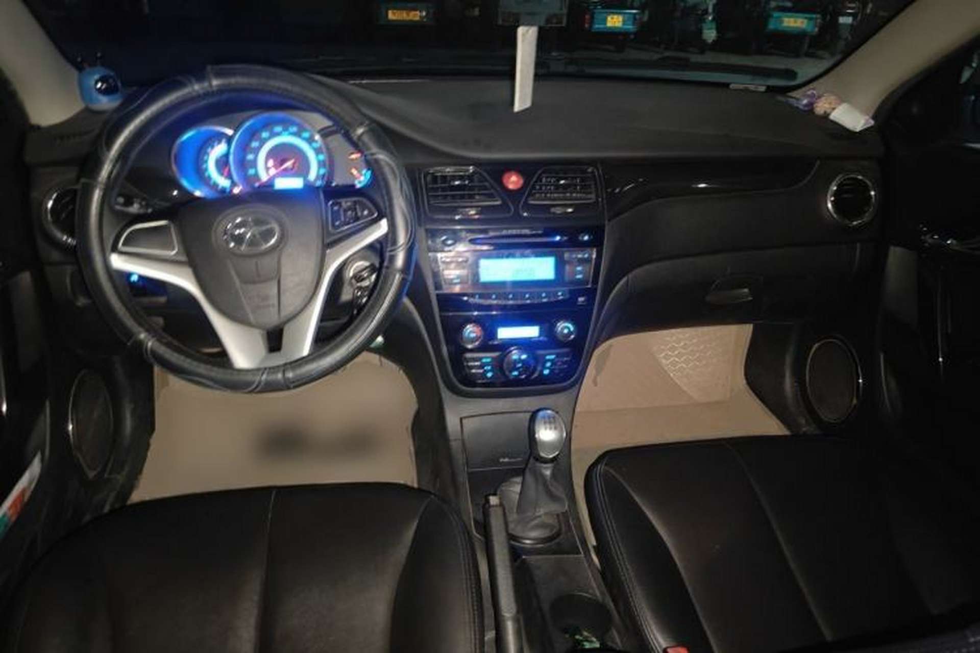 Used JAC Group Heyue 2012 1.5L Manual Luxury Sport Edition Center Console
