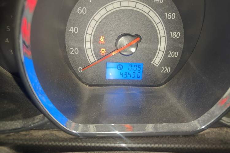 Used JAC Group Heyue 2012 1.5L Manual Luxury Sport Edition Odometer Close Up