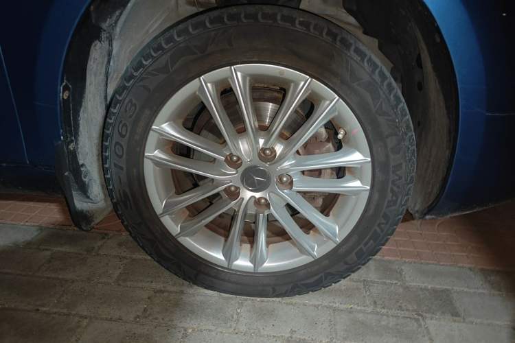 Used JAC Group Heyue 2012 1.5L Manual Luxury Sport Edition Right Front Wheel Hub