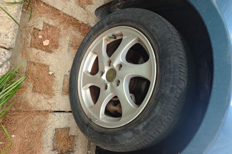 Used JAC Group Heyue 2012 1.5L Manual Luxury Version Right Front Wheel Hub