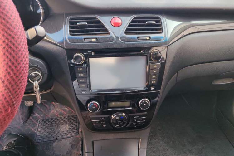 Used JAC Group Heyue 2012 1.5L Manual Luxury Sport Edition Audio And AC Panel