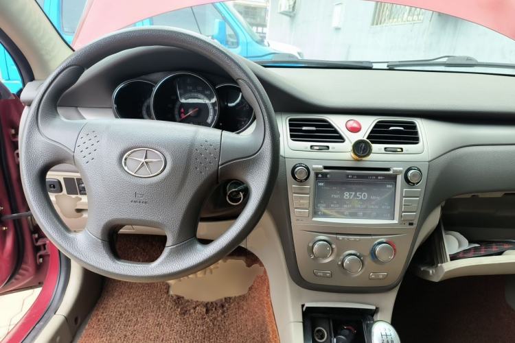 Used JAC Group Heyue 2012 1.5L Manual Comfort Edition Center Console