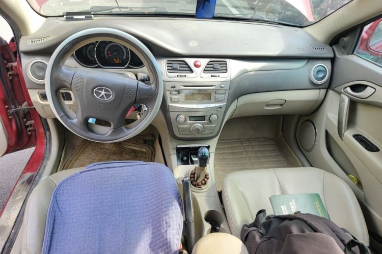 Used JAC Group Heyue 2012 1.5L Manual Luxury Version Center Console