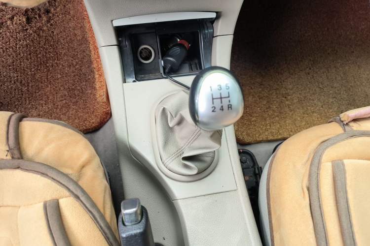 Used JAC Group Heyue 2012 1.5L Manual Comfort Edition Gear Lever
