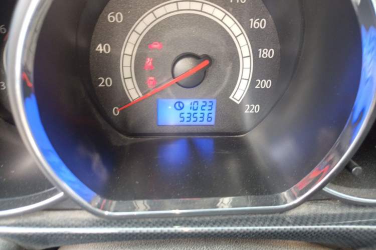Used JAC Group Heyue 2012 1.8L Manual Business Luxury Model Odometer Close Up