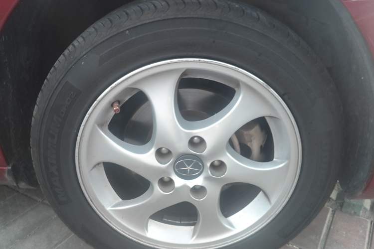 Used JAC Group Heyue 2012 1.5L Manual Luxury Version Right Front Wheel Hub