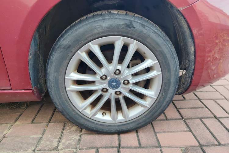 Used JAC Group Heyue 2012 1.5L Manual Luxury Sport Edition Right Front Wheel Hub