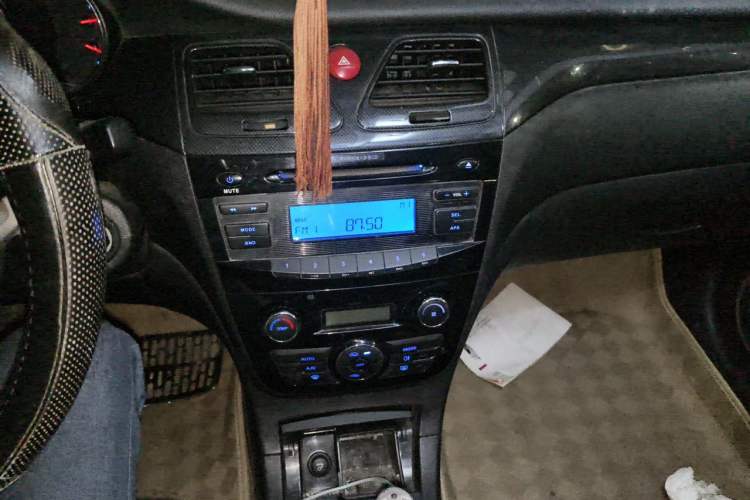 Used JAC Group Heyue 2012 1.5L Manual Luxury Sport Edition Audio And AC Panel