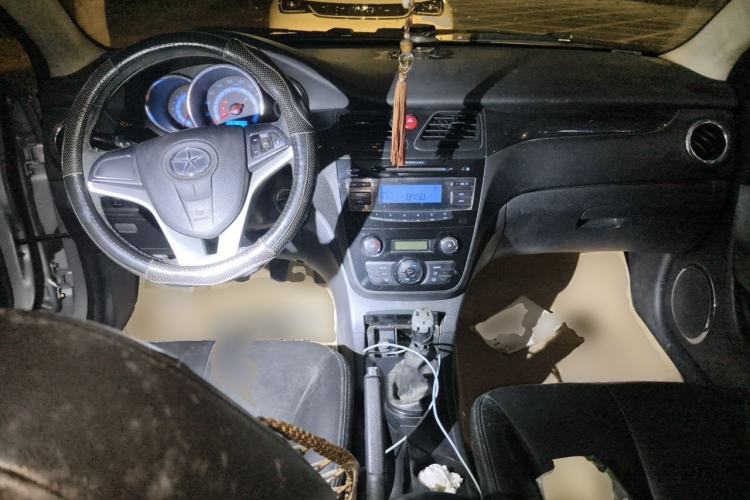 Used JAC Group Heyue 2012 1.5L Manual Luxury Sport Edition Center Console