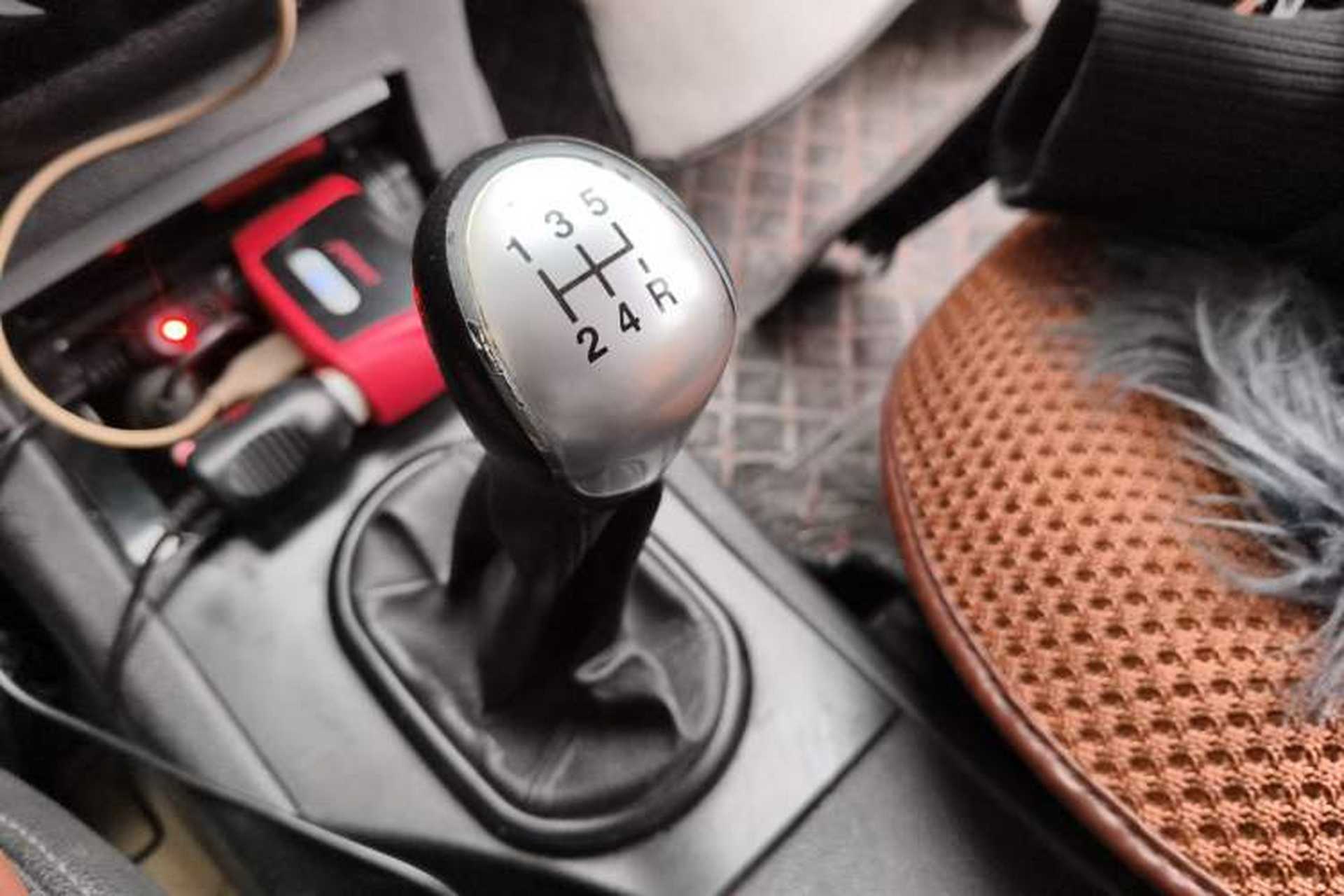 Used JAC Group Heyue 2012 1.5L Manual Luxury Version Gear Lever