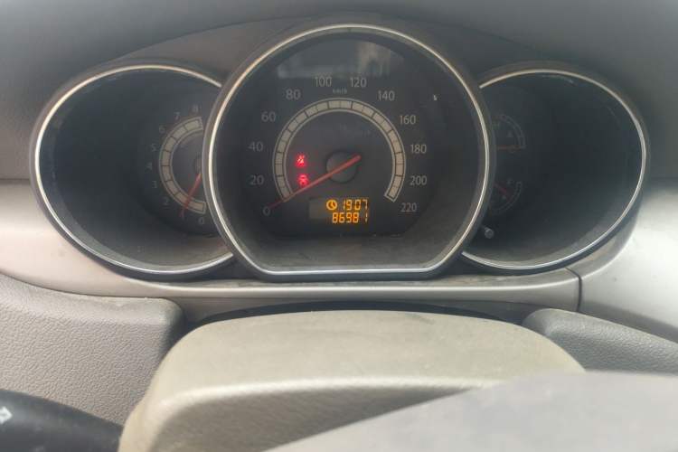 Used JAC Group Heyue 2012 1.5L Manual Luxury Version Odometer Close Up
