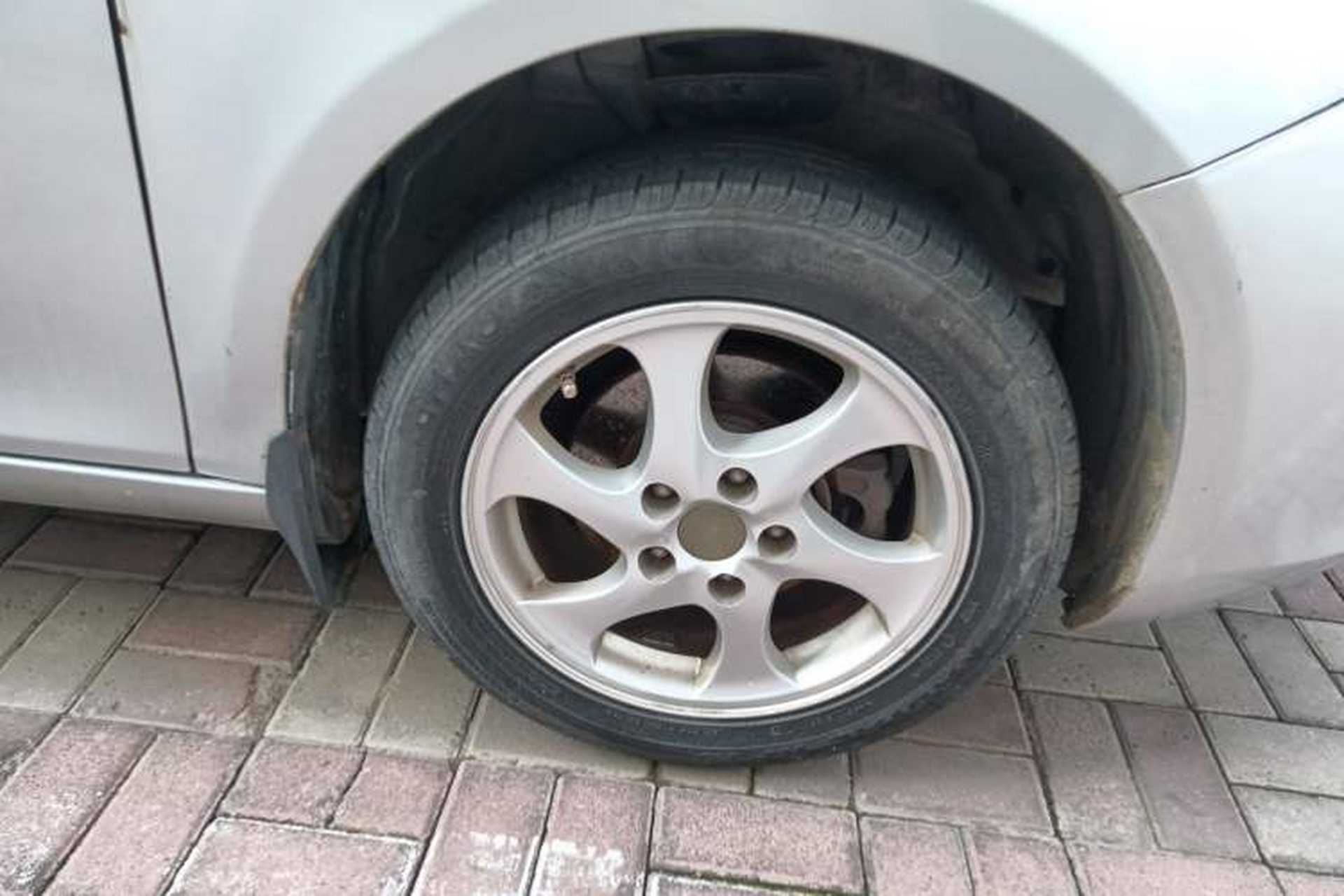 Used JAC Group Heyue  Right Front Wheel Hub