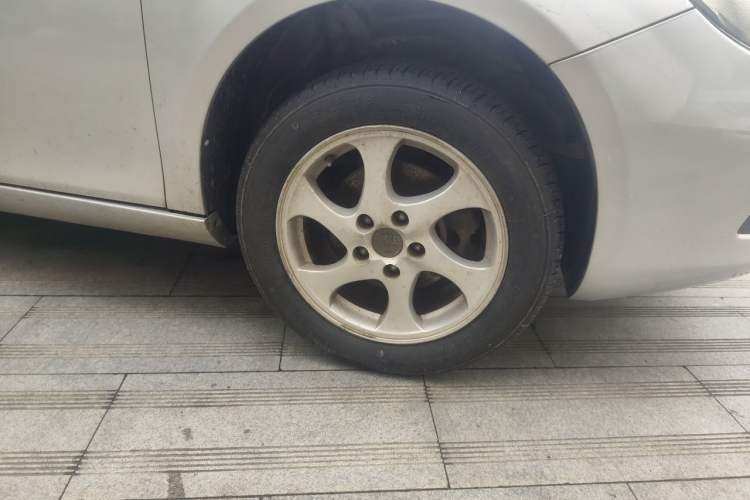 Used JAC Group Heyue 2012 1.5L Manual Luxury Version Right Front Wheel Hub