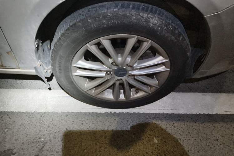 Used JAC Group Heyue 2012 1.5L Manual Luxury Sport Edition Right Front Wheel Hub