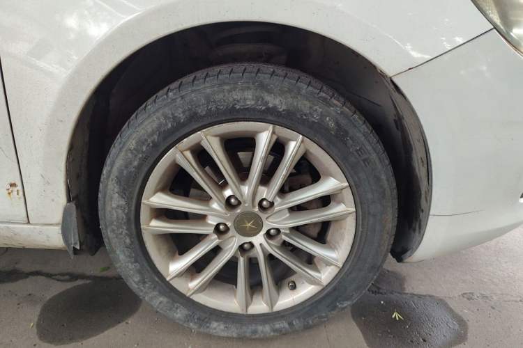Used JAC Group Heyue 2012 1.5L Manual Luxury Sport Edition Right Front Wheel Hub