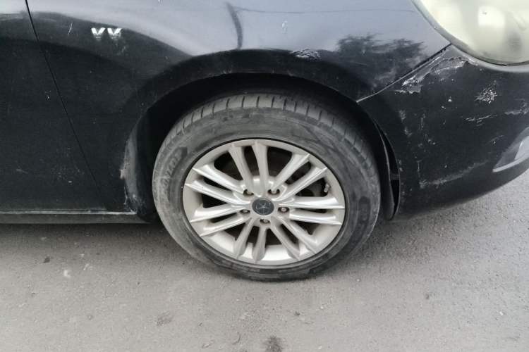 Used JAC Group Heyue  Right Front Wheel Hub