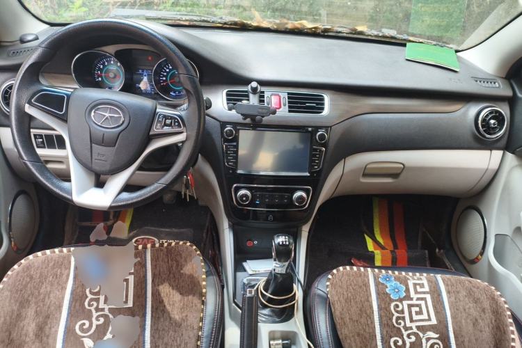 Used JAC Group Heyue 2014 1.5L Manual Comfort Model China IV Standard Center Console