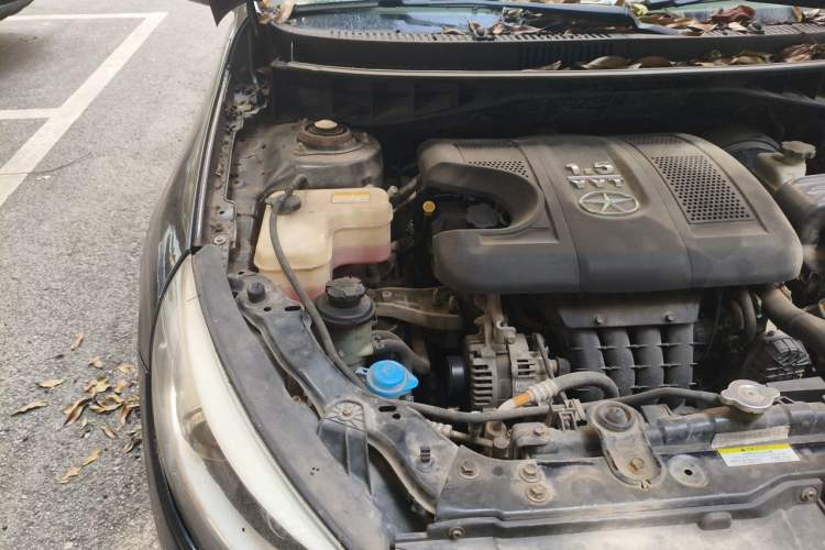 Used JAC Group Heyue 2014 1.5L Manual Comfort Model China IV Standard Engine Bay Right