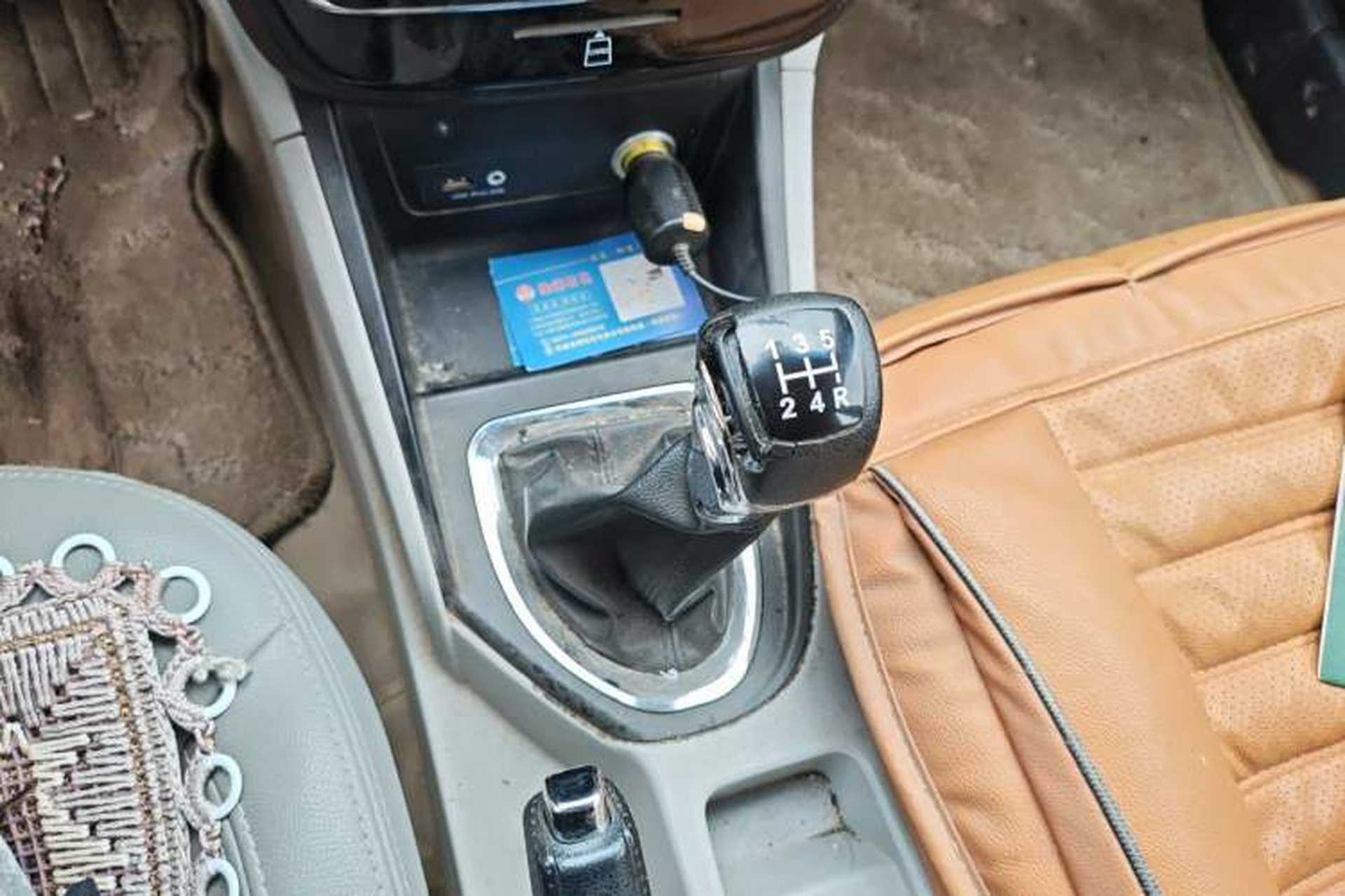 Used JAC Group Heyue 2014 1.5L Manual Luxury Version China IV Standard Gear Lever