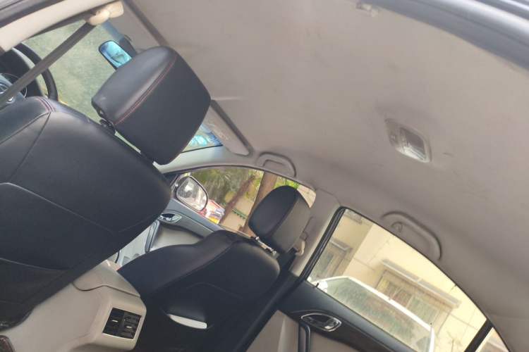 Used JAC Group Heyue 2014 1.5L Manual Comfort Model China IV Standard Headliner