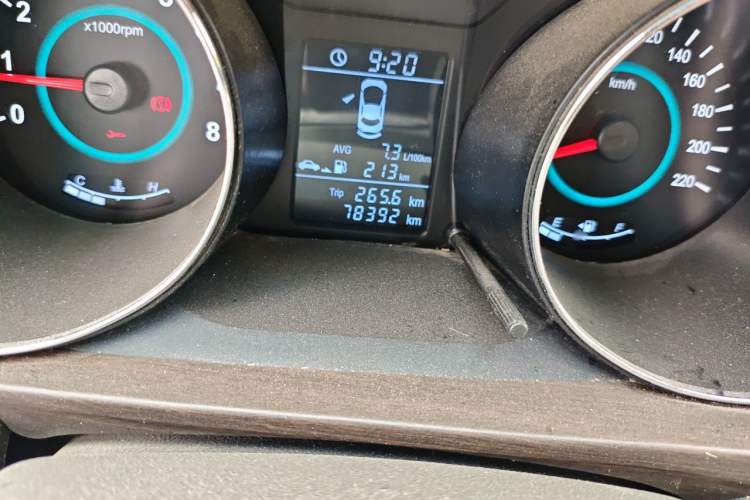 Used JAC Group Heyue 2014 1.5L Manual Luxury Version China IV Standard Odometer Close Up
