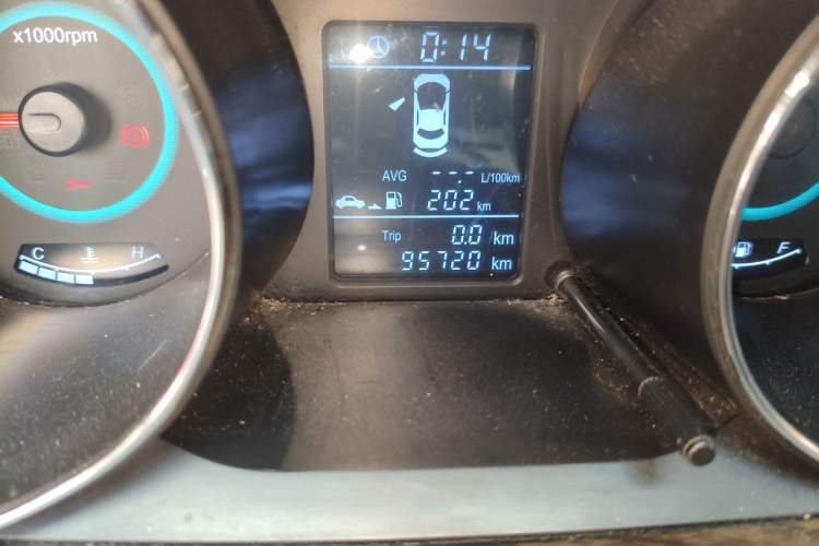 Used JAC Group Heyue 2014 1.5L Manual Comfort Model China IV Standard Odometer Close Up