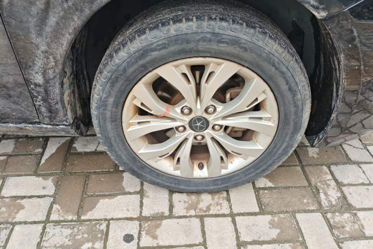 Used JAC Group Heyue 2014 1.5L Manual Luxury Version China IV Standard Right Front Wheel Hub