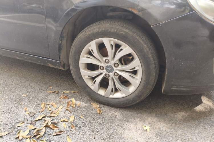 Used JAC Group Heyue 2014 1.5L Manual Comfort Model China IV Standard Right Front Wheel Hub