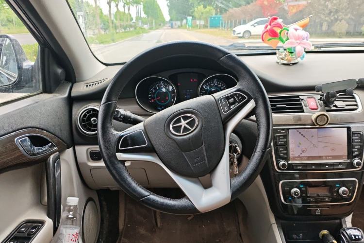 Used JAC Group Heyue 2014 1.5L Manual Luxury Version China IV Standard Steering Wheel