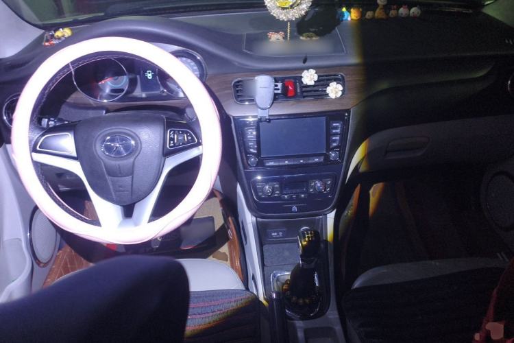 Used JAC Group Heyue 2014 1.5L Manual Luxury Version China IV Standard Center Console