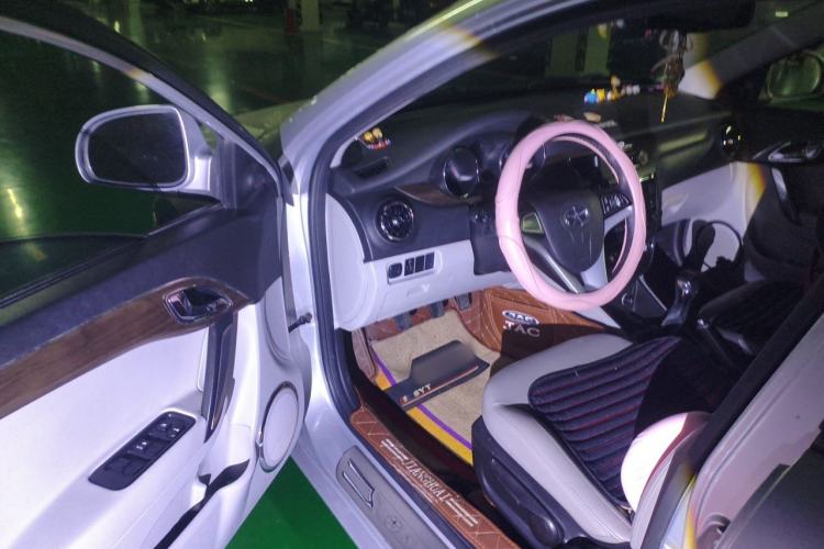 Used JAC Group Heyue 2014 1.5L Manual Luxury Version China IV Standard Driver Seat
