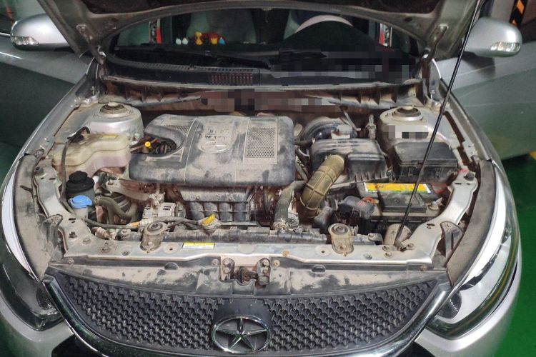 Used JAC Group Heyue 2014 1.5L Manual Luxury Version China IV Standard Engine Bay