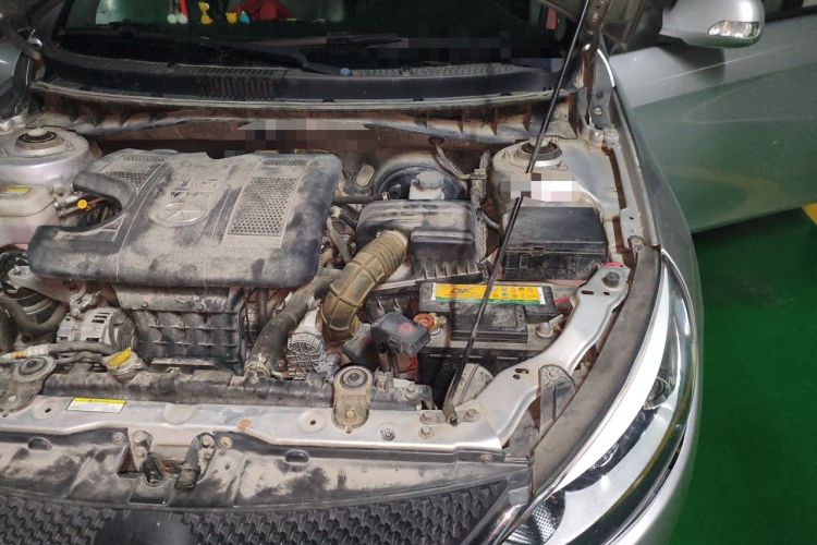 Used JAC Group Heyue 2014 1.5L Manual Luxury Version China IV Standard Engine Bay Left