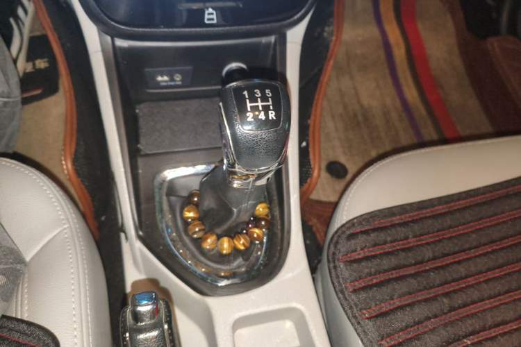 Used JAC Group Heyue 2014 1.5L Manual Luxury Version China IV Standard Gear Lever