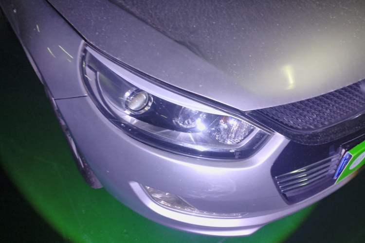 Used JAC Group Heyue 2014 1.5L Manual Luxury Version China IV Standard Right Front Headlight