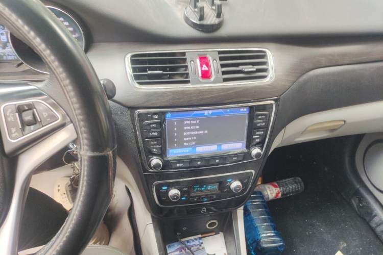 Used JAC Group Heyue 2014 1.5L Manual Luxury Version China IV Standard Audio And AC Panel