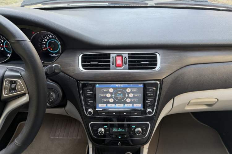Used JAC Group Heyue 2014 1.5L Manual Luxury Version China IV Standard Audio And AC Panel